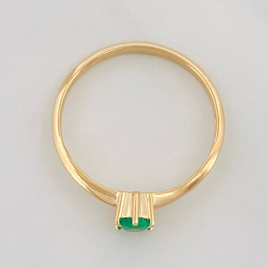 Anillo Solitario Esmeralda 14 Pts 1.6 g / T7 Oro Amarillo 18K