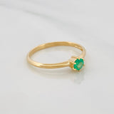 Anillo Solitario Esmeralda 14 Pts 1.6 g / T7 Oro Amarillo 18K