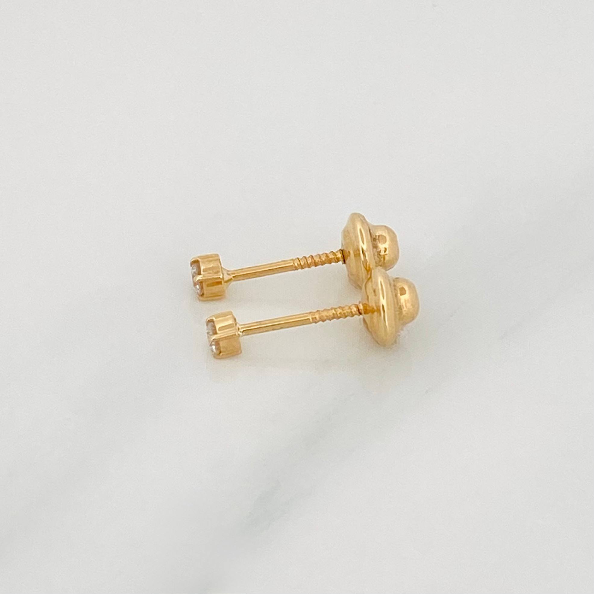 Topos Punto Diamante 0.06 Pts 0.5 g / in / 1.9 mm Oro Amarillo 18K