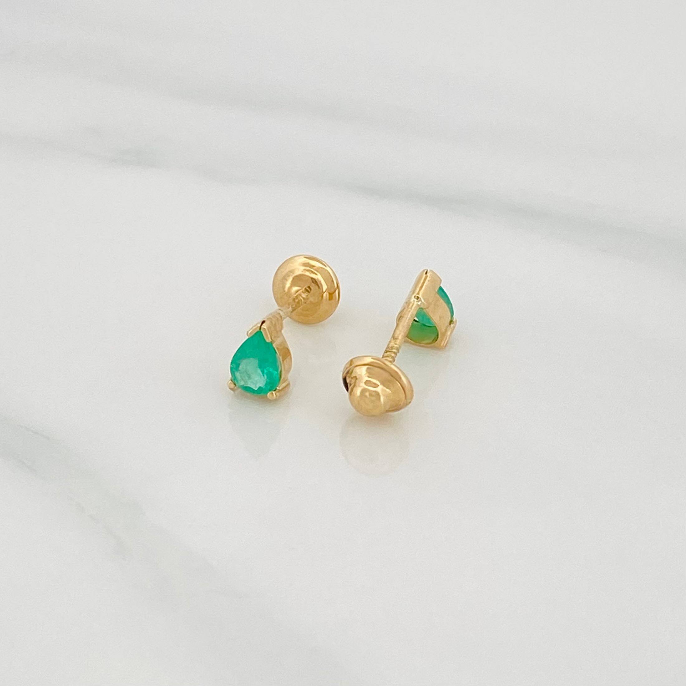 Topos Lagrima esmeralda 0.19pts Esmeralda 1pts 0.8g / in / 3.82mm Oro Amarillo 18K