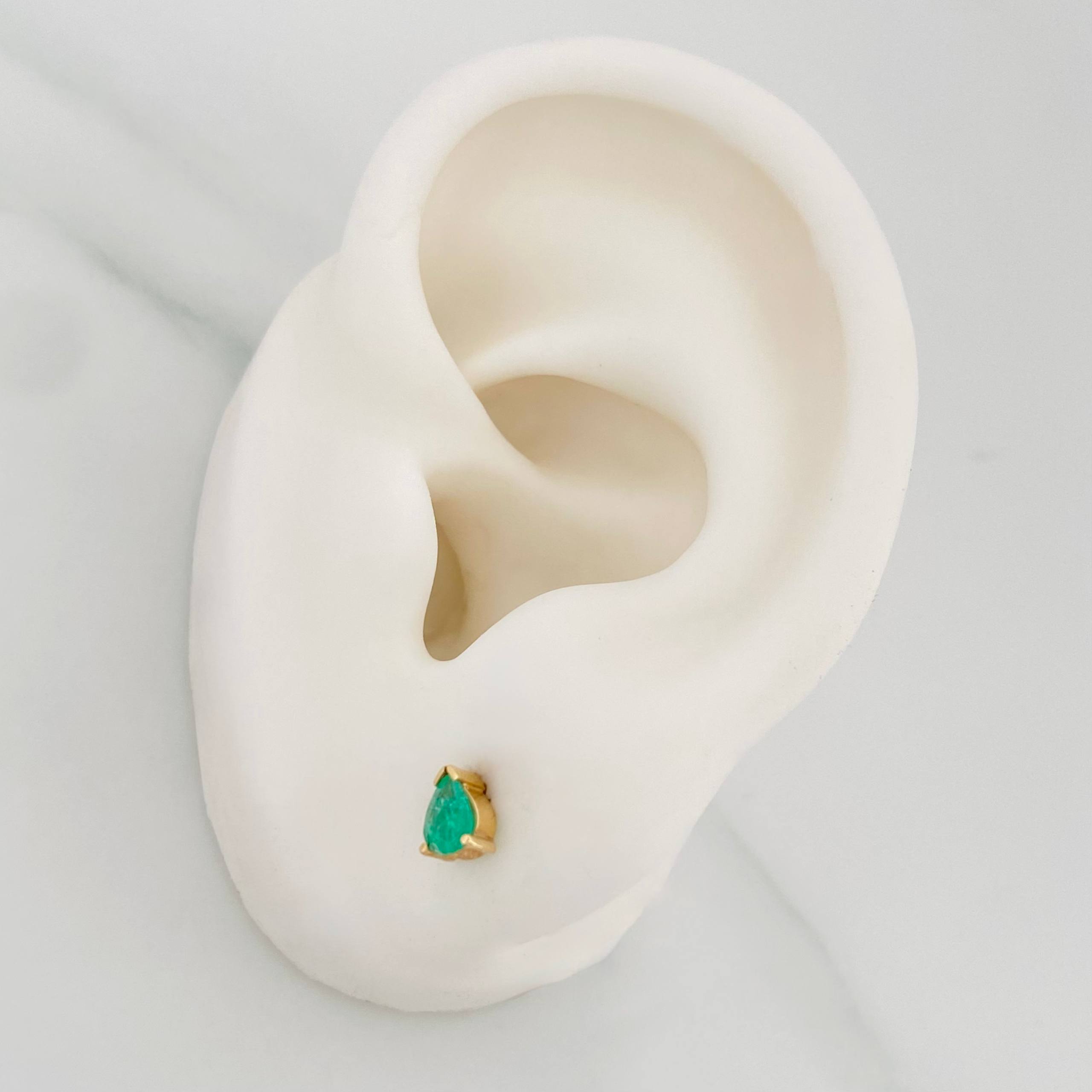 Topos Triangulo Esmeraldas 15 Pts 0.8 g / in / 4.8 mm Oro Amarillo 18K