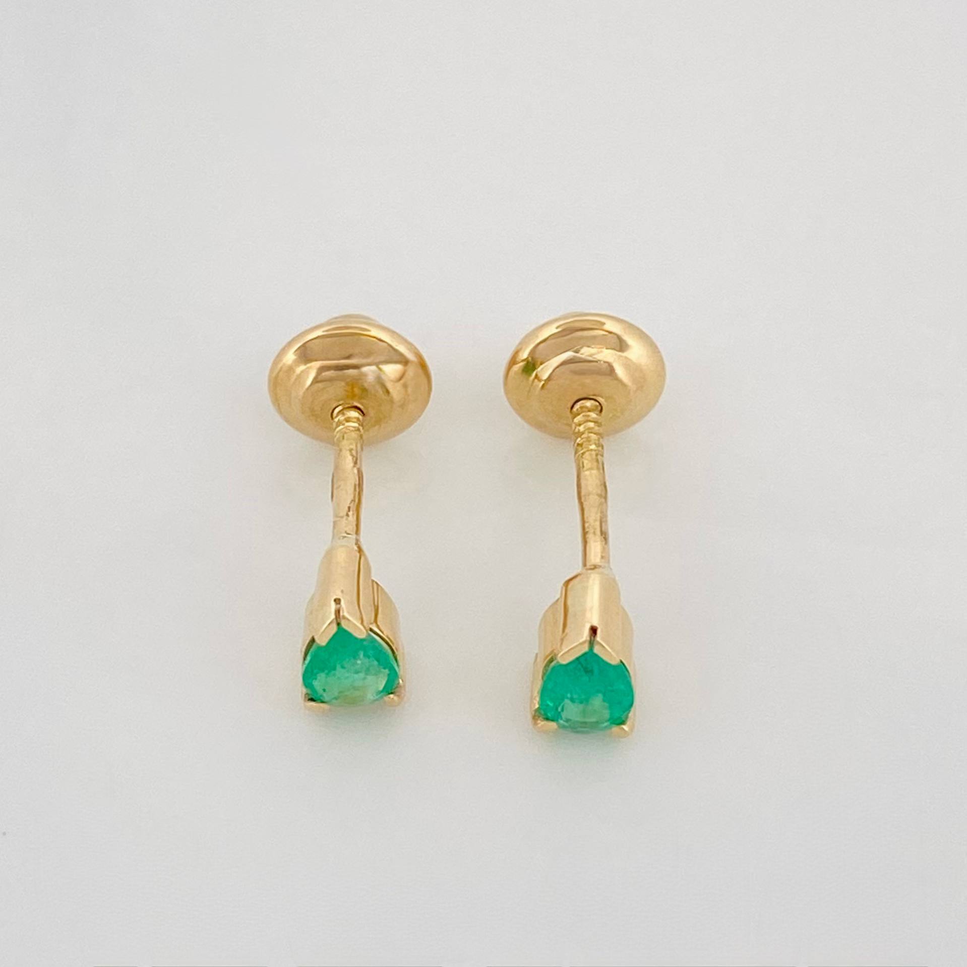 Topos Triangulo Esmeraldas 10 Pts 0.7 g / in / 2.8 mm Oro Amarillo 18K