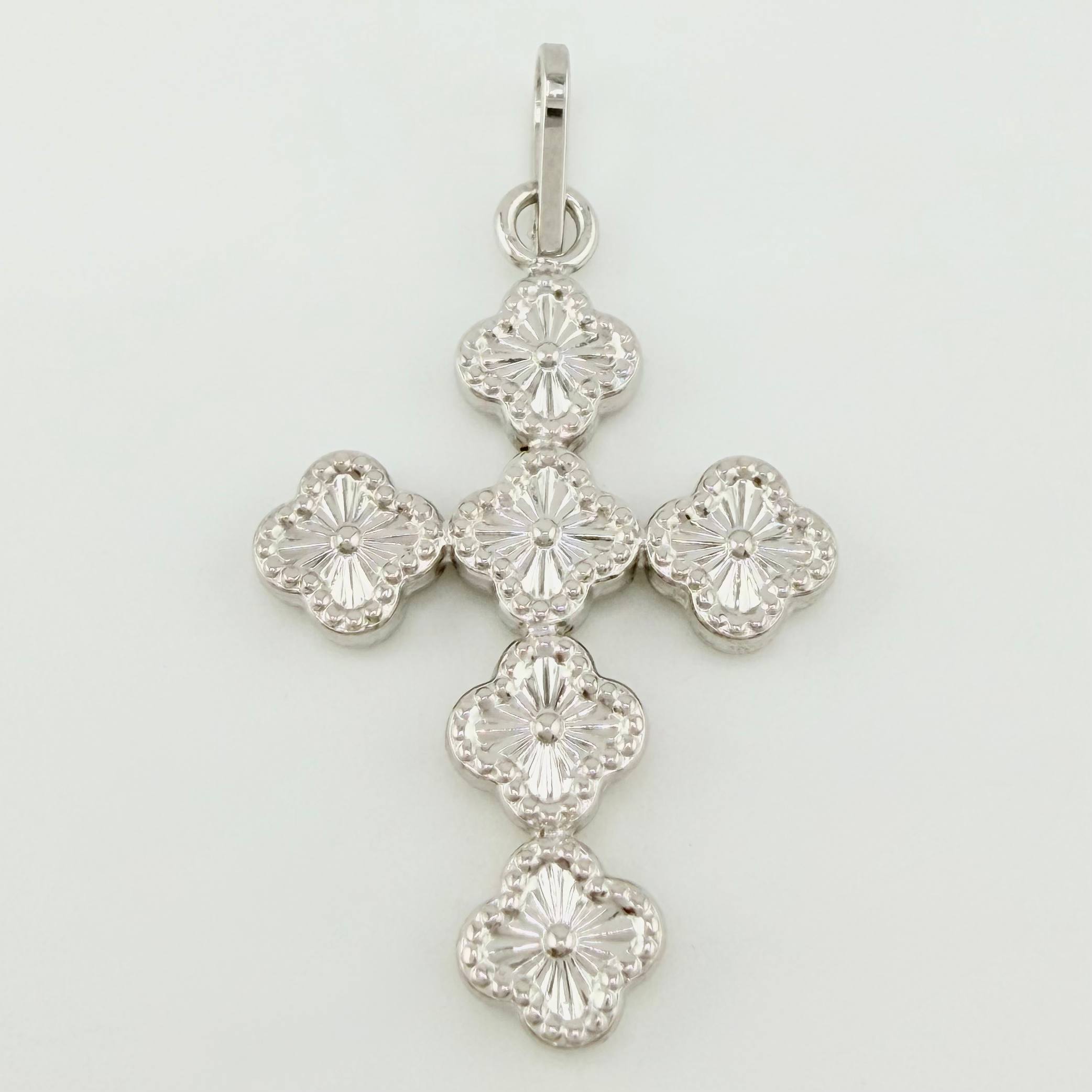 Dije Cruz Trebol 1.3gr / 1 1/4 in / Oro Blanco 18K *