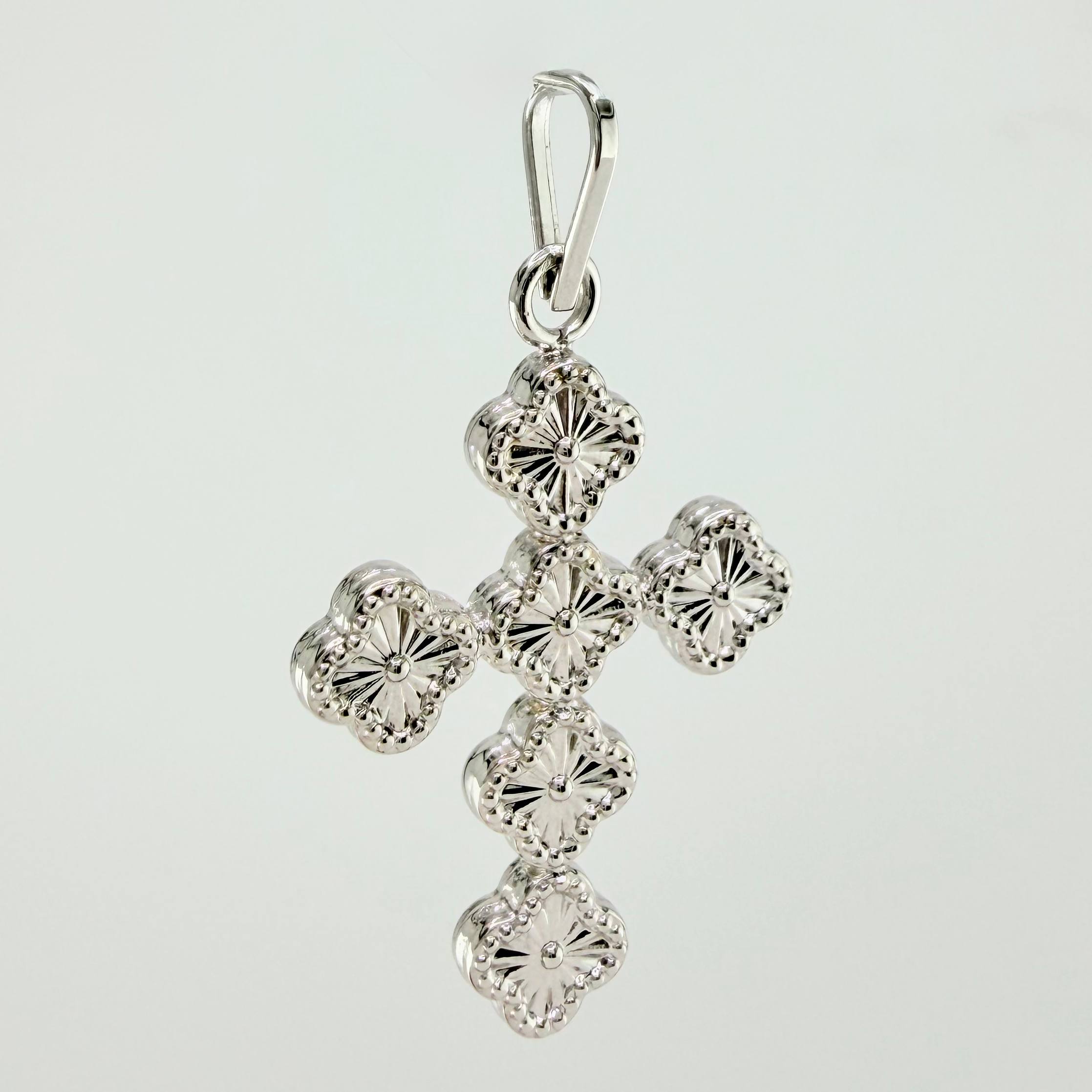 Dije Cruz Trebol 1.3gr / 1 1/4 in / Oro Blanco 18K