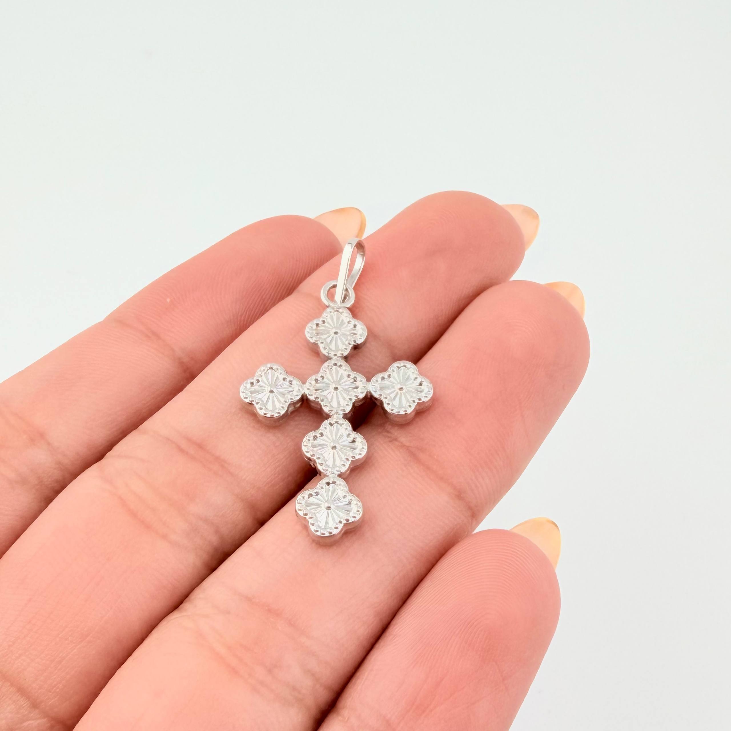 Dije Cruz Trebol 1.3gr / 1 1/4 in / Oro Blanco 18K