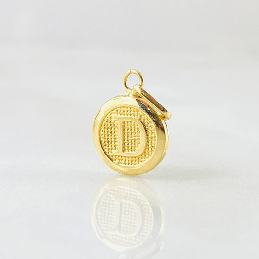 Dije Letra D Circulo Texturizado 0.45gr / 1/2 in / Oro Amarillo 18K ©