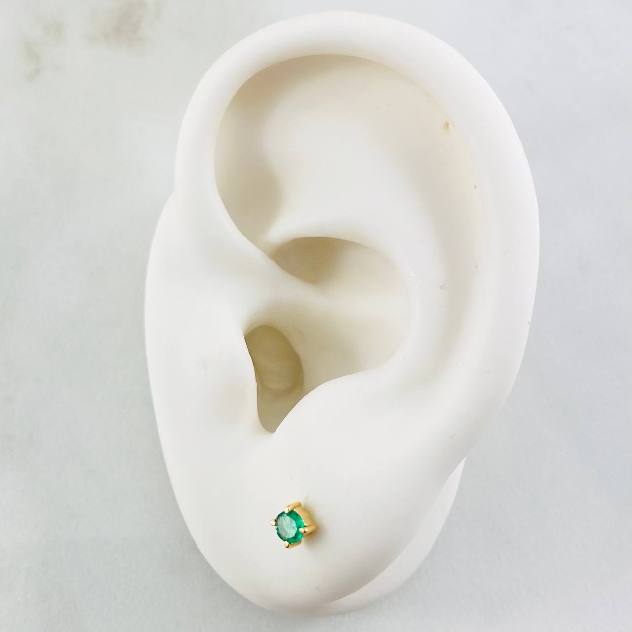 Piercing Piedra Esmeraldas 10pts 0.35gr / Oro Amarillo 18K