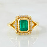 Anillo Rectangulo Tupido Esmeralda 1.1 Qts Diamantes 18pts 5.55gr / T6 1/2 / Oro Amarillo 18K