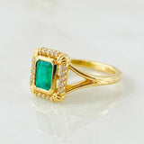 Anillo Rectangulo Tupido Esmeralda 1.1 Qts Diamantes 18pts 5.55gr / T6 1/2 / Oro Amarillo 18K