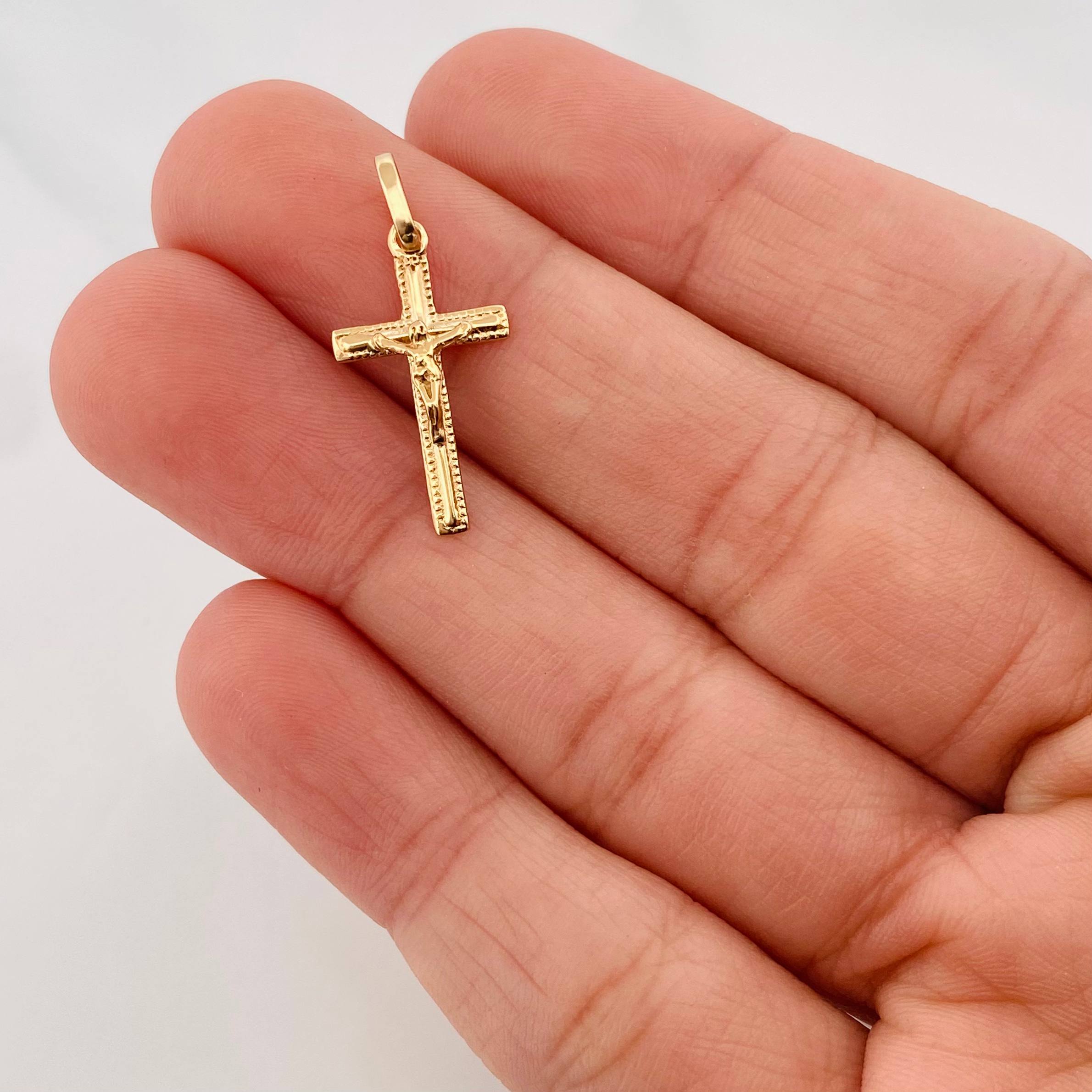 Pendant Cross Christ 0.85 g / 1 in Yellow Gold 18K