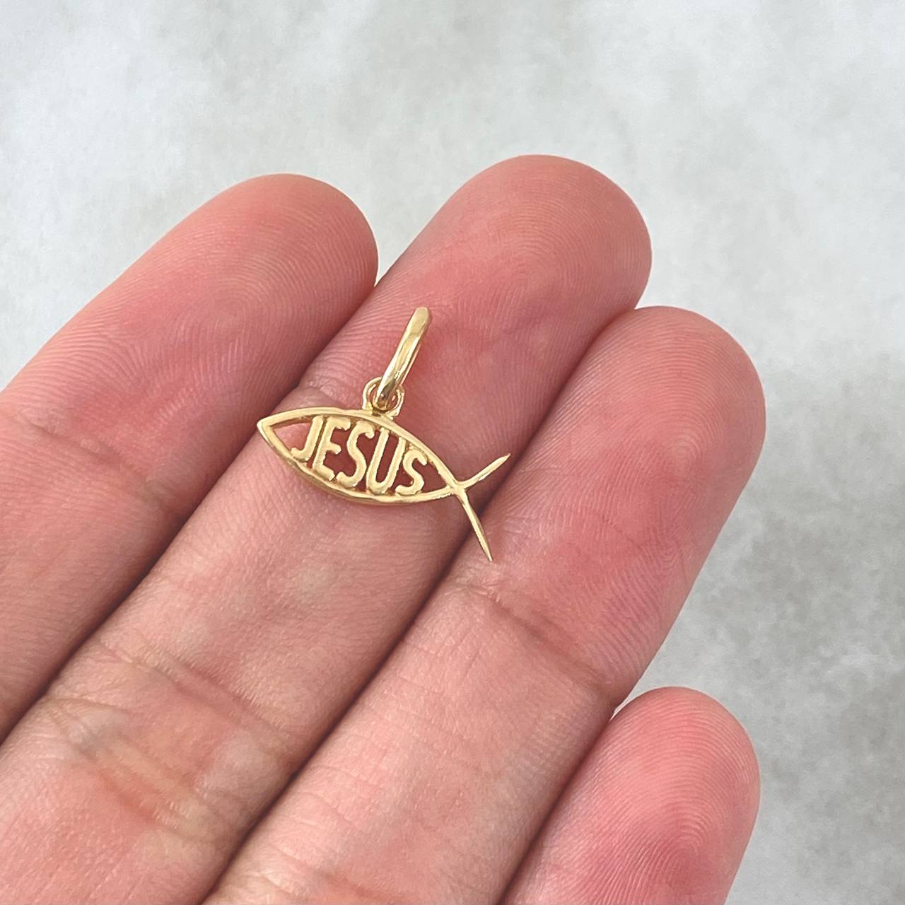 Dije Pez Jesús 0.9gr / 1.4cm-1.6cm / Basteado Oro Amarillo 18K ©