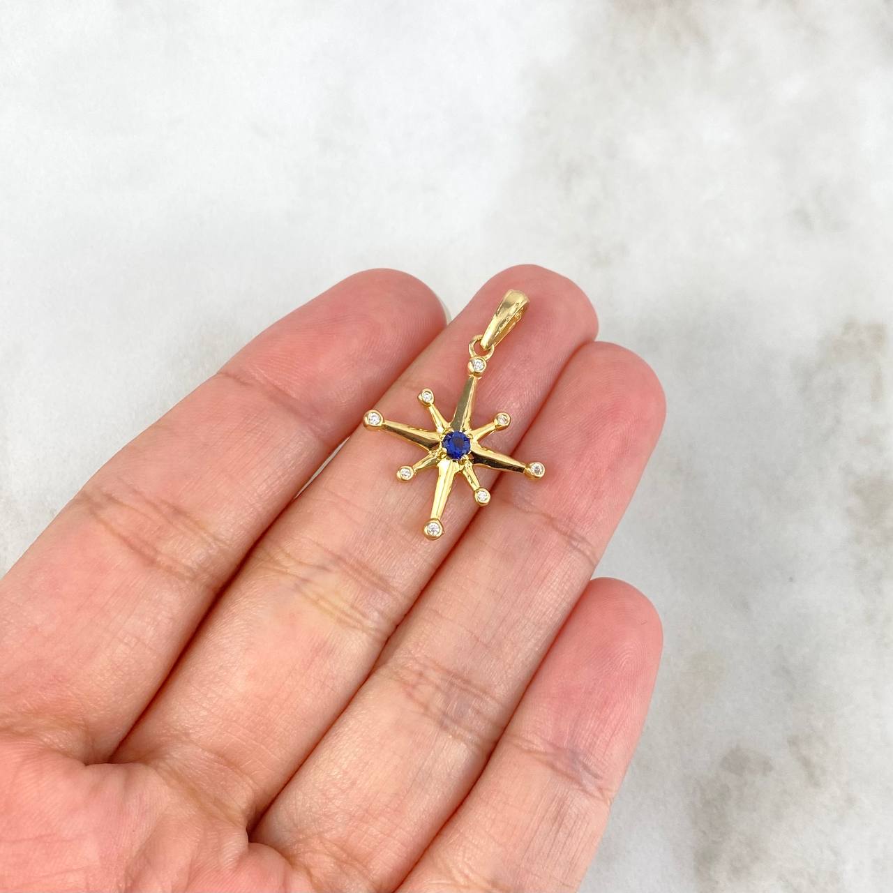 Pendant Cardinal Star 1.4gr / 2.7cm / White Blue Zircons Yellow Gold *
