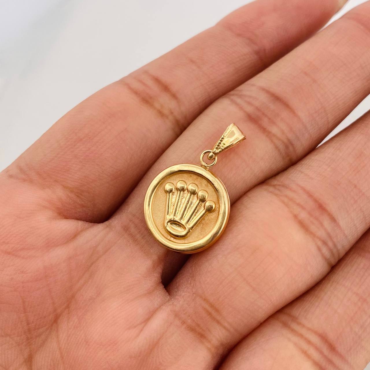 Dije Corona 1.25g / 3/4 in Oro Amarillo 18K