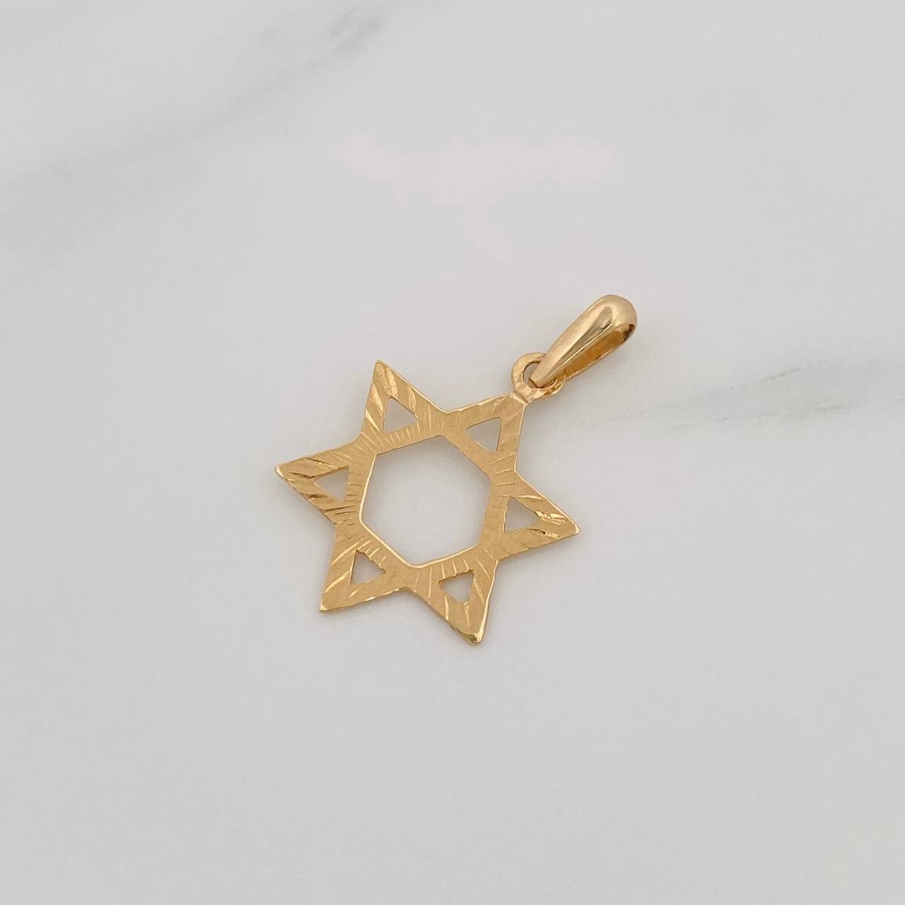 Dije Silueta Estrella 0.7g / 1 1/2 in Oro Amarillo 18K