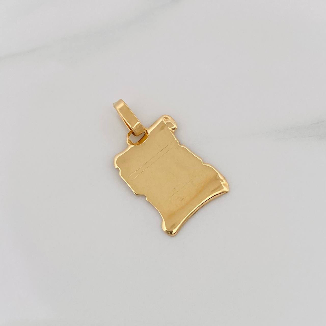 Dije Placa Pergamino 1.65g / 1 in Oro Amarillo 18K