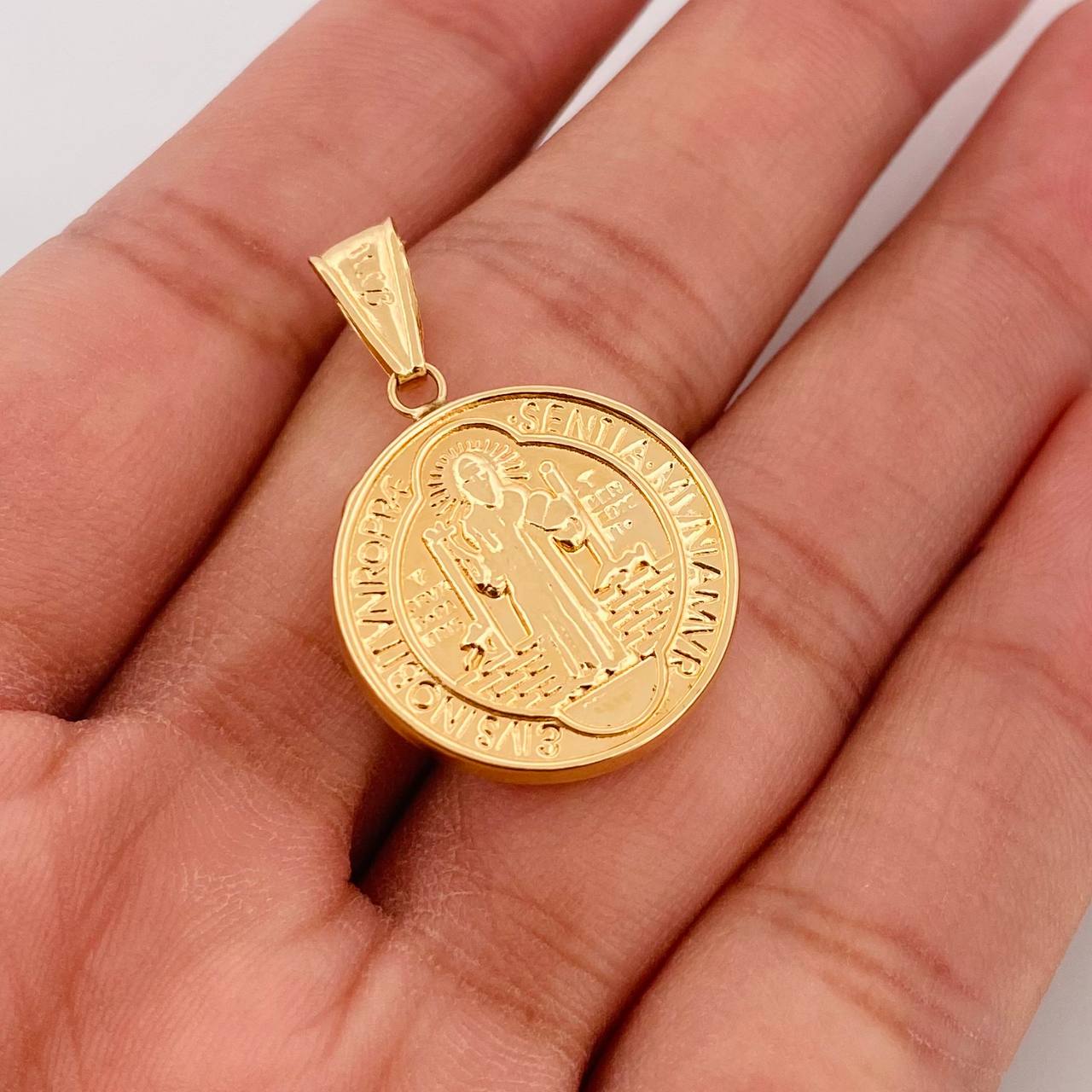 Dije San Benito 2.6g / 1 1/4 in Oro Amarillo 18K
