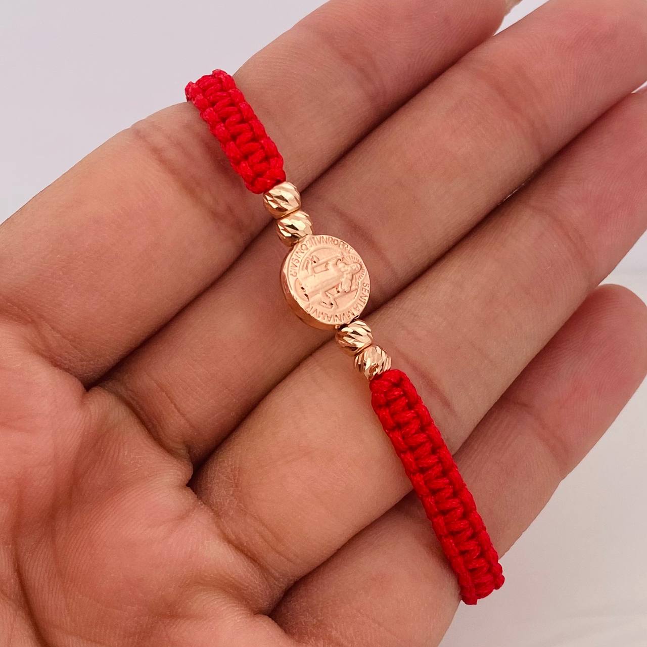 Pulsera Tejida Roja San Benito Oro Rosa 18K