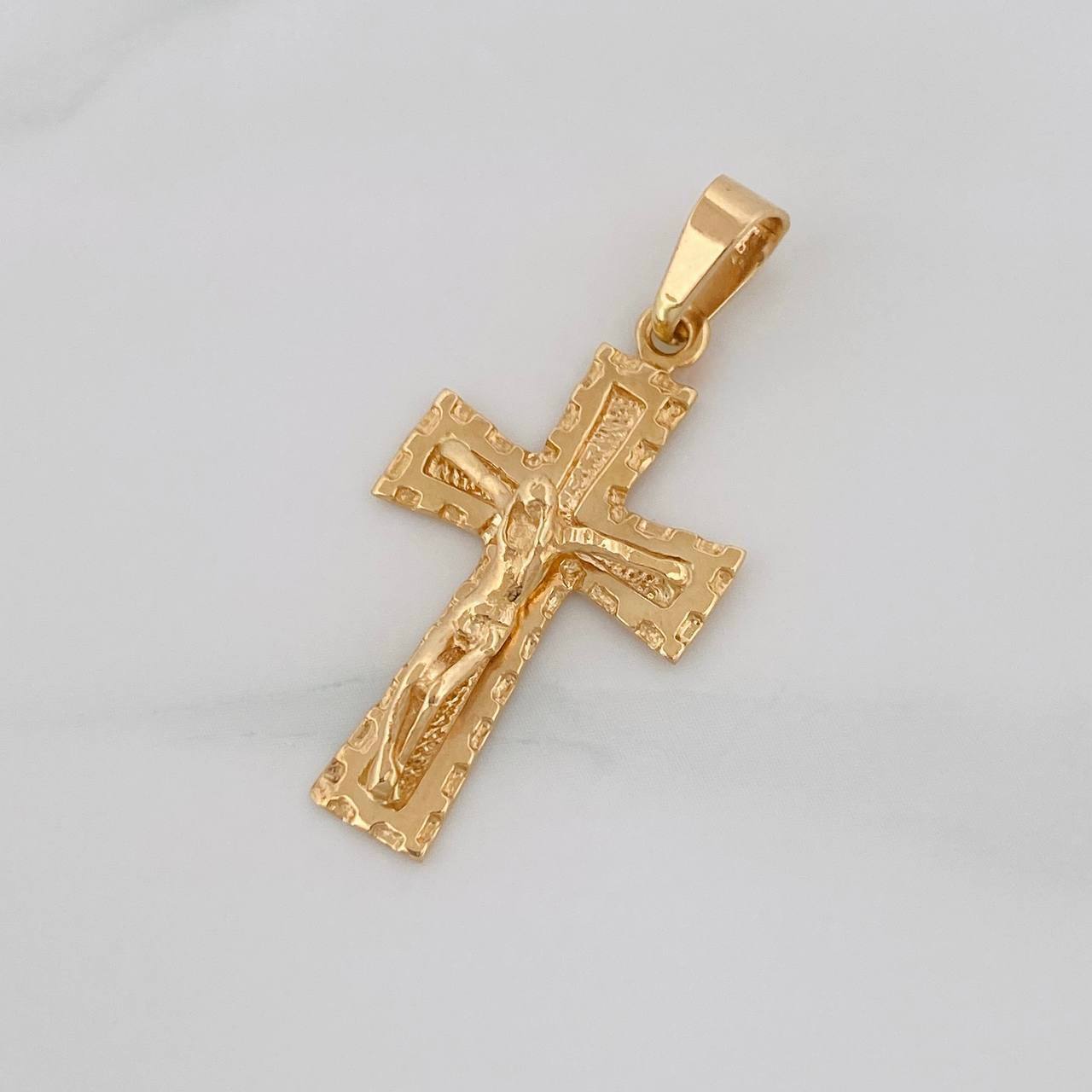 Dije Cruz Cristo 2.85g / 1 1/2 in Oro Amarillo 18K