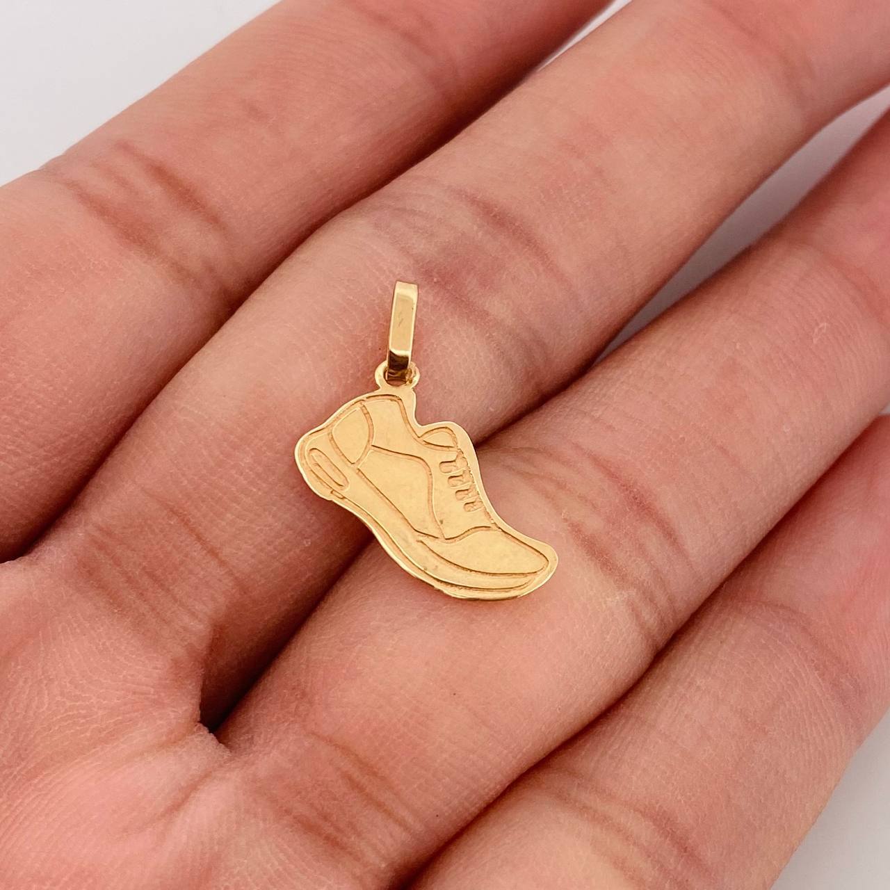 Dije Tenis 0.85g / 3/4 in Oro Amarillo 18K