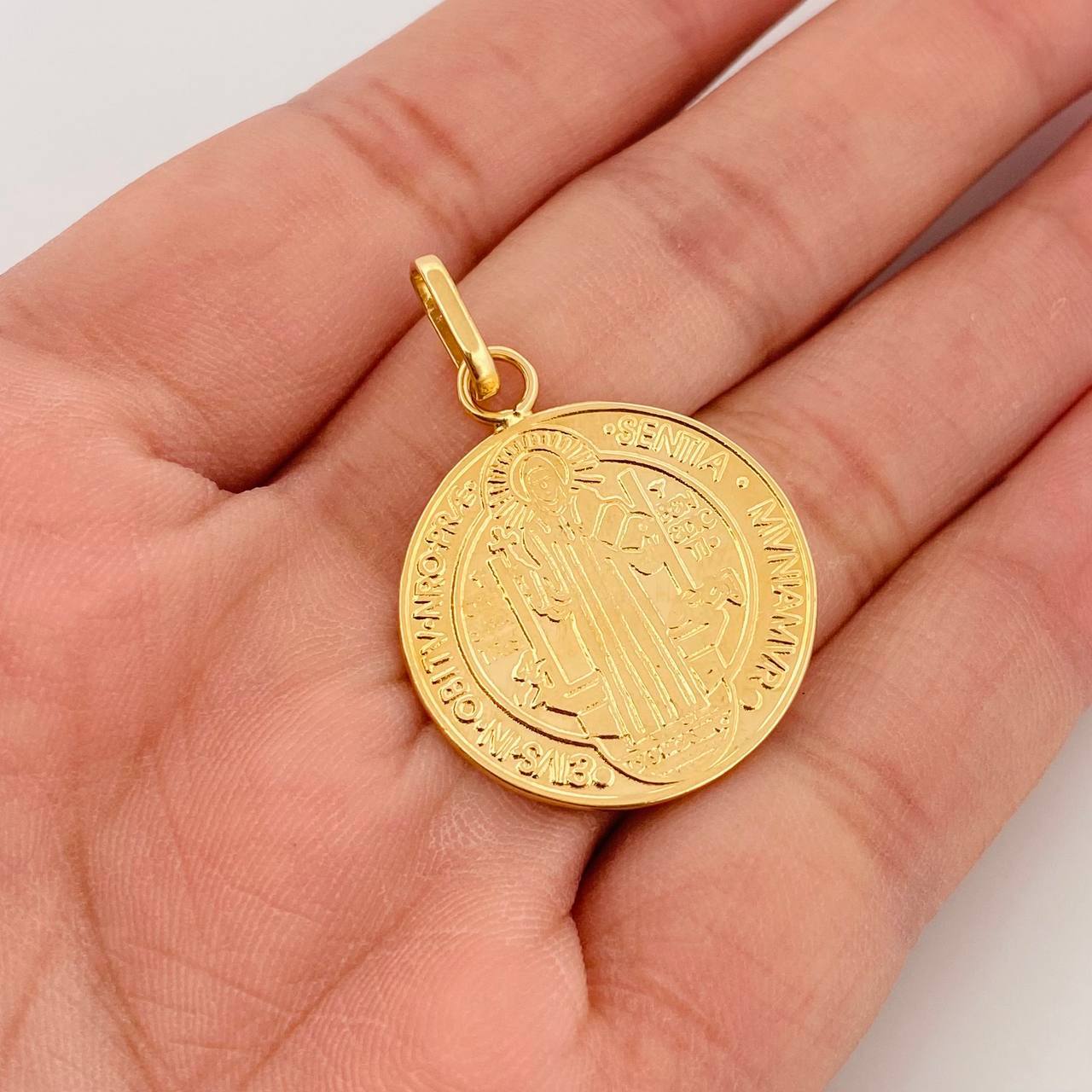Dije Medalla San Benito 8g / 1 1/2 in Oro Amarillo 18K