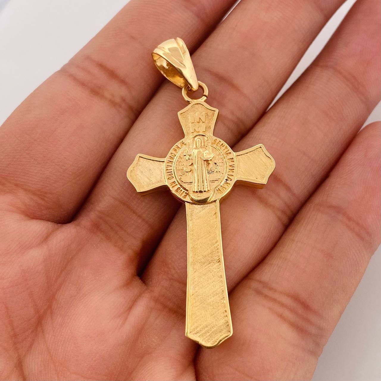 Dije Cruz San Benito 9.35g / 2 in Oro Amarillo 18K