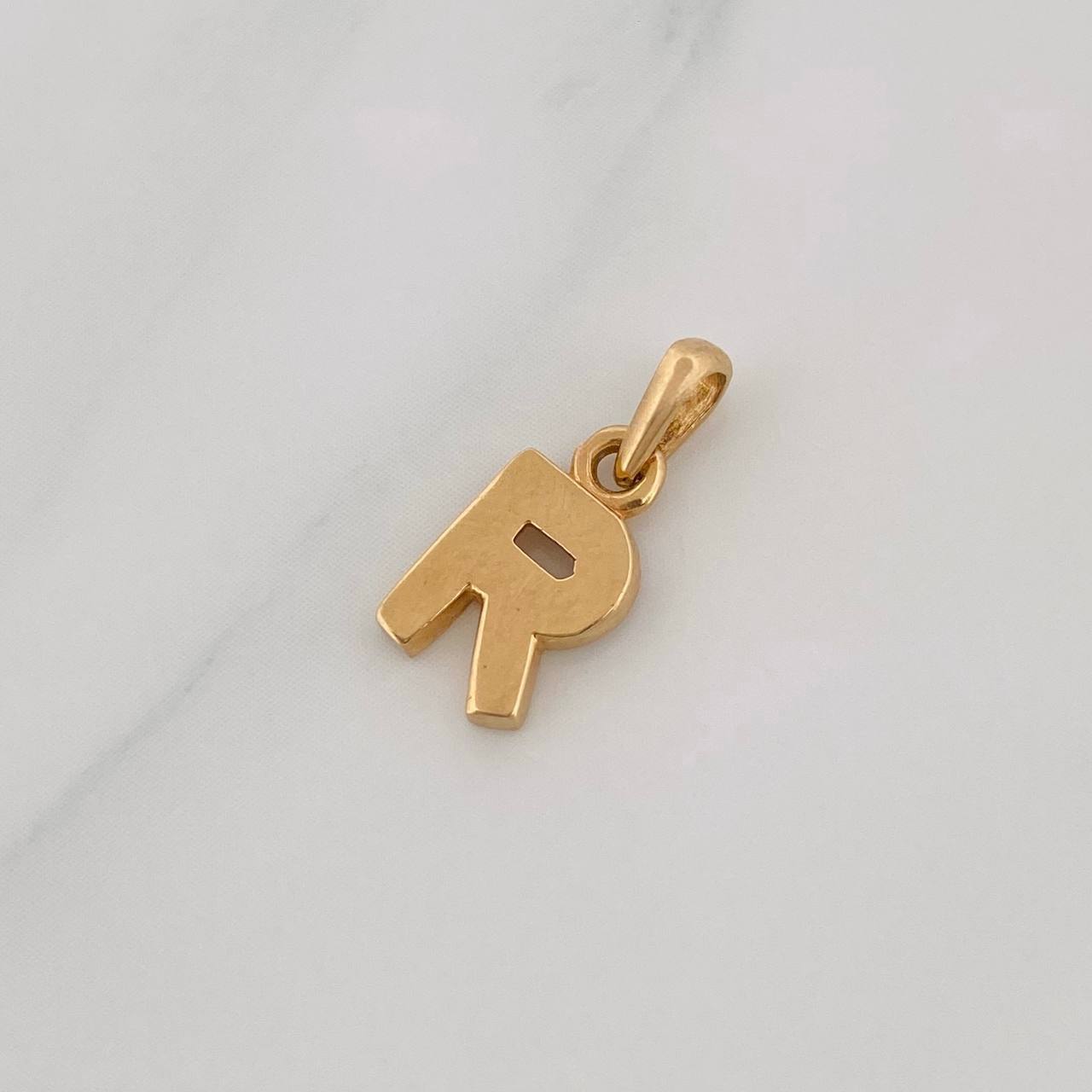 Dije Letra R 0.6g / 1/2 in Oro Amarillo 18K