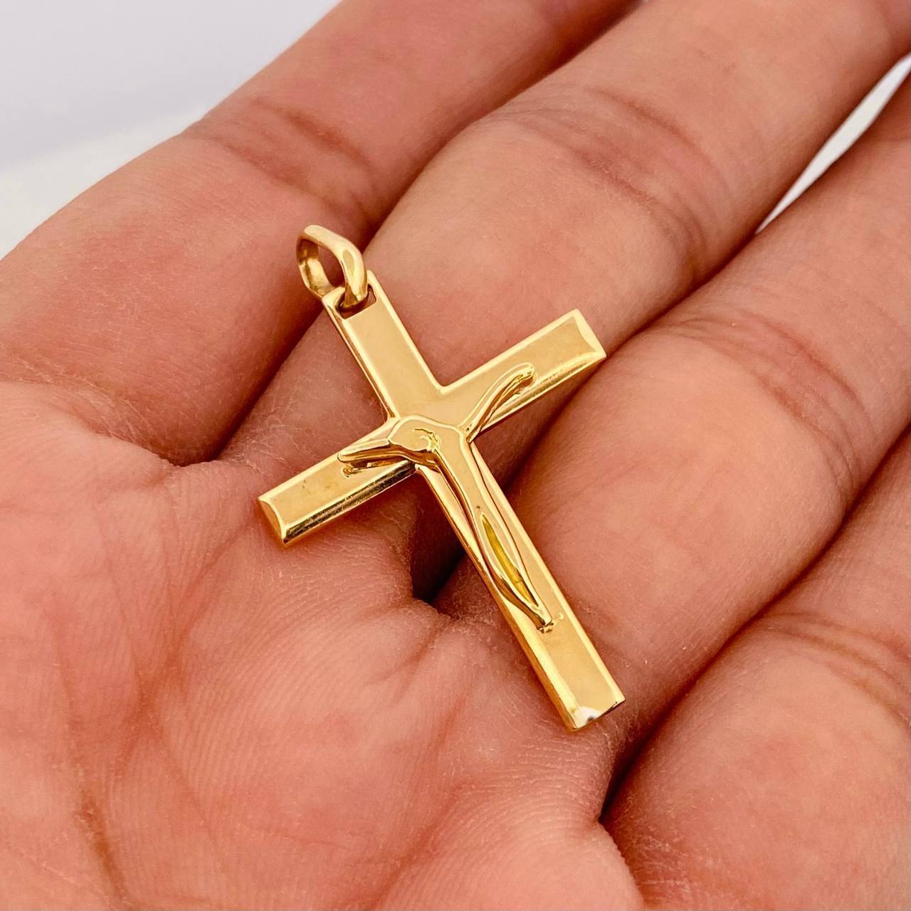 Dije Cruz Cristo 3.45g / 1 1/2 in Oro Amarillo 18K