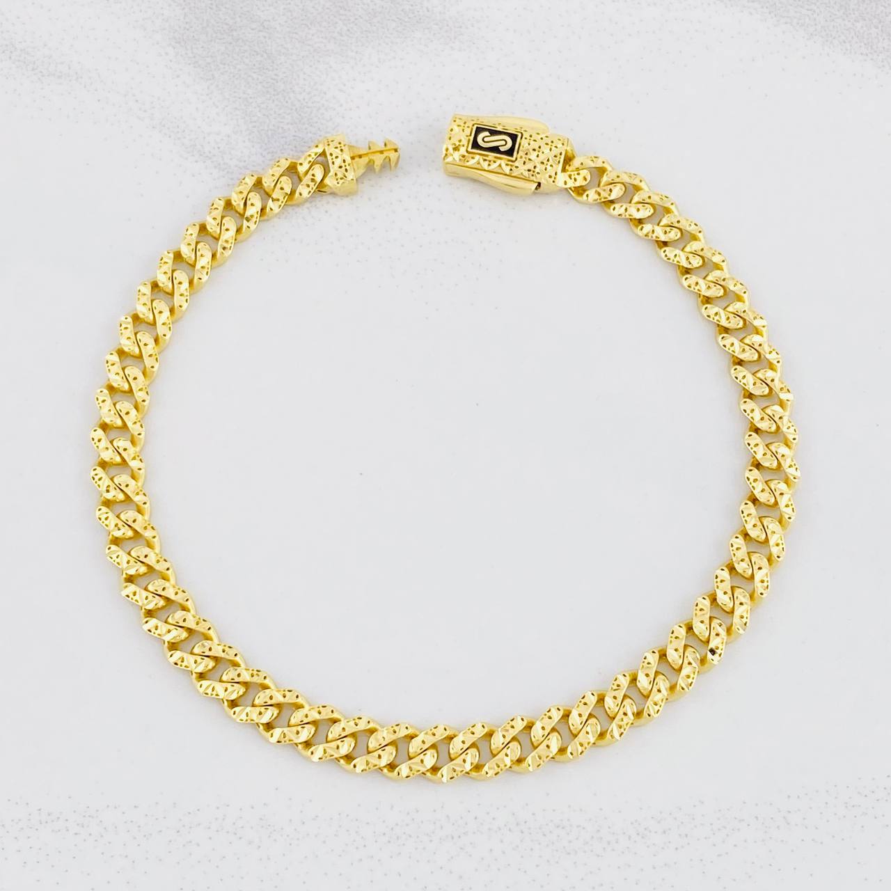 Pulso Cubana Infinito Diamantado 6.95g / 8 1/4 in / 4.9mm Oro Amarillo 18K