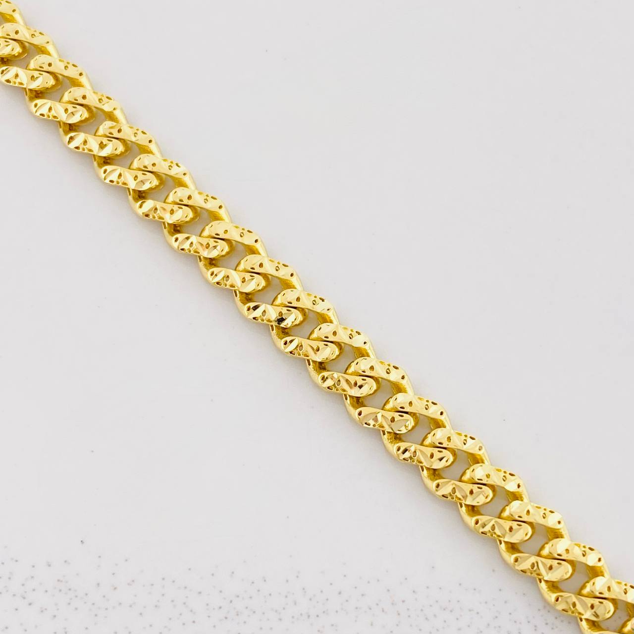 Pulso Cubana Infinito Diamantado 6.95g / 8 1/4 in / 4.9mm Oro Amarillo 18K