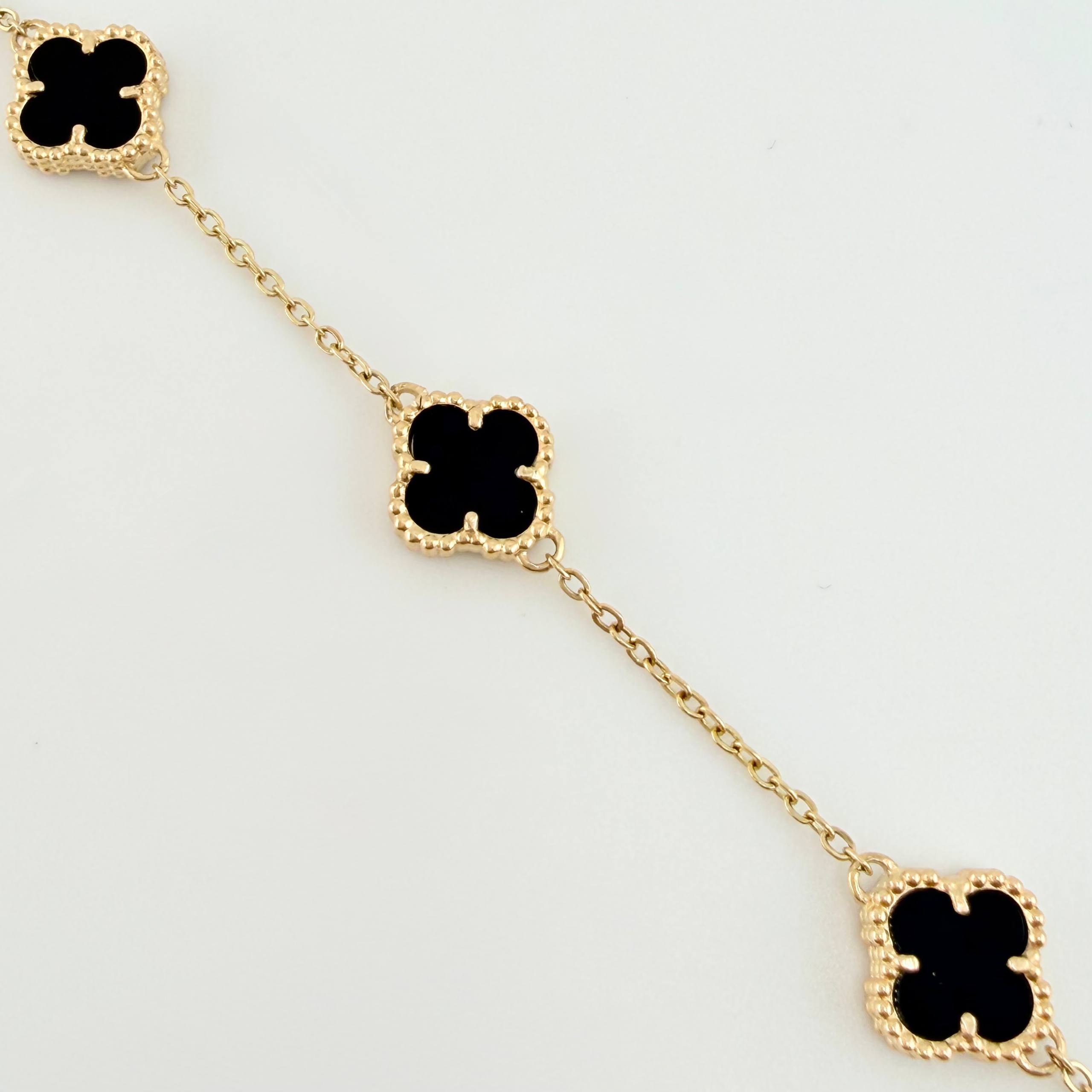 Pulso Aro Seguido Trebol Negro Onix 5.25gr / 7 3/4 in / 10mm Oro Amarillo Nac.Esp. 18K *