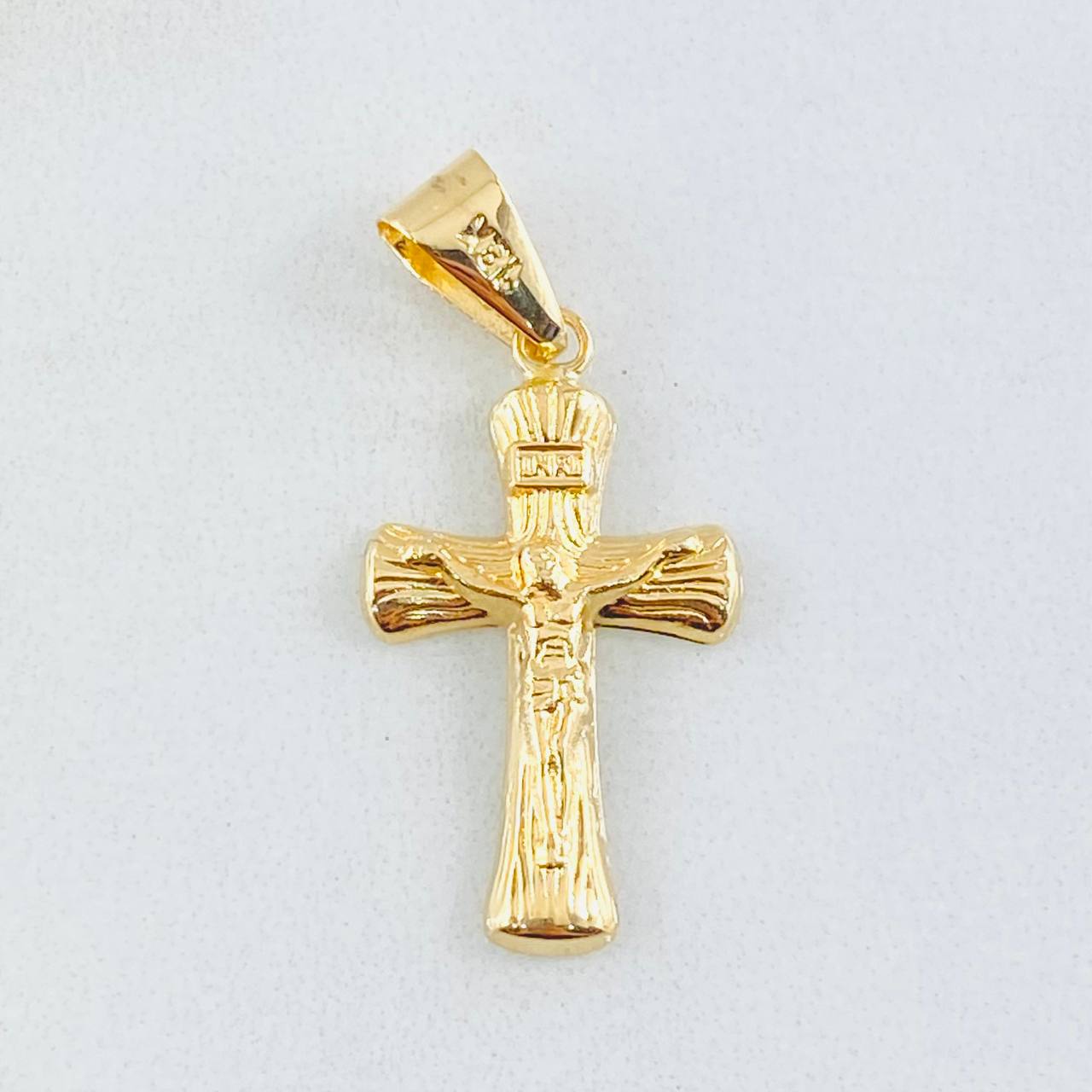 Dije Crúz Cristo Puntas Ovaladas 0.8gr / 1 1/4 in / Oro Amarillo 18K