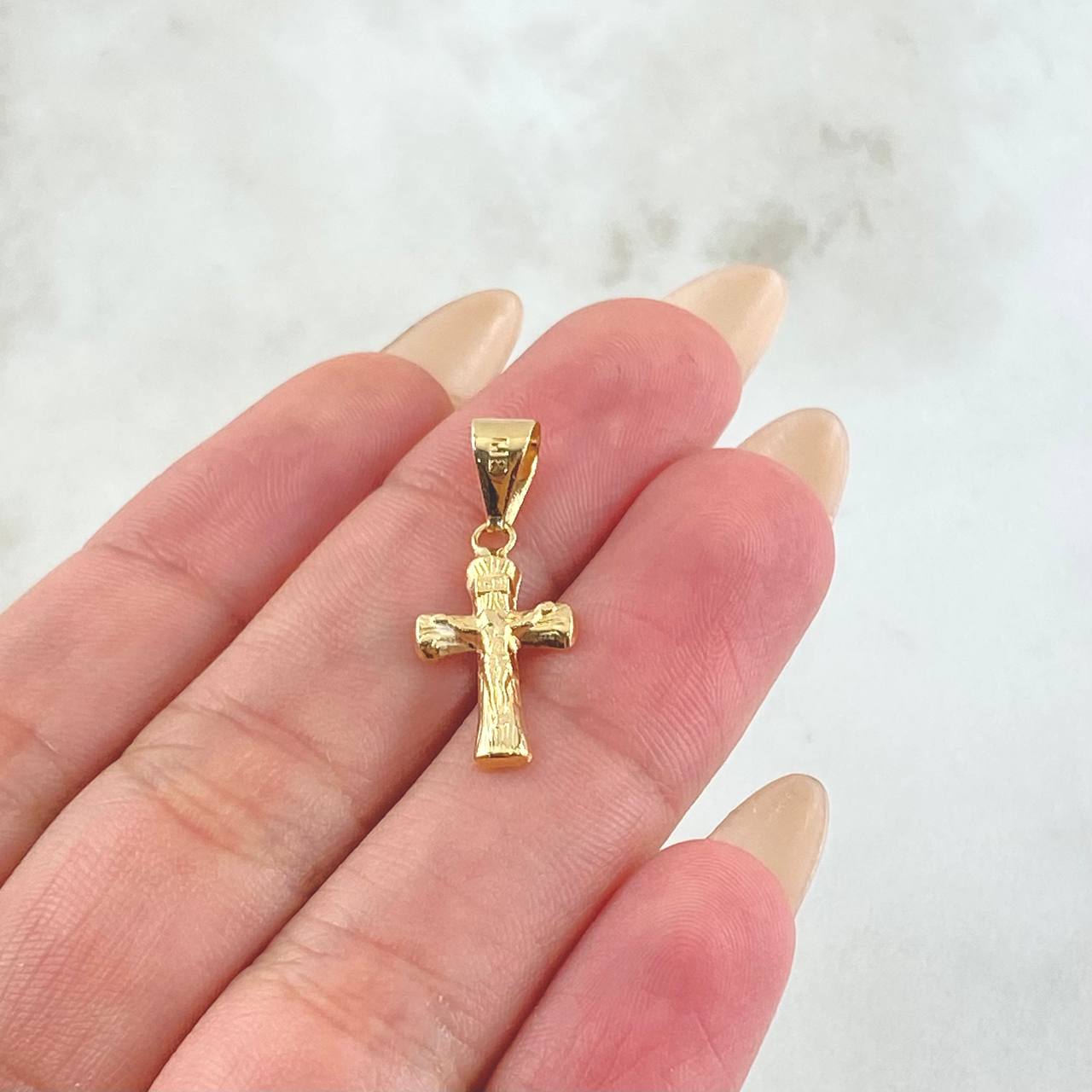 Dije Crúz Cristo Puntas Ovaladas 0.6gr / 1 in / Oro Amarillo 18K