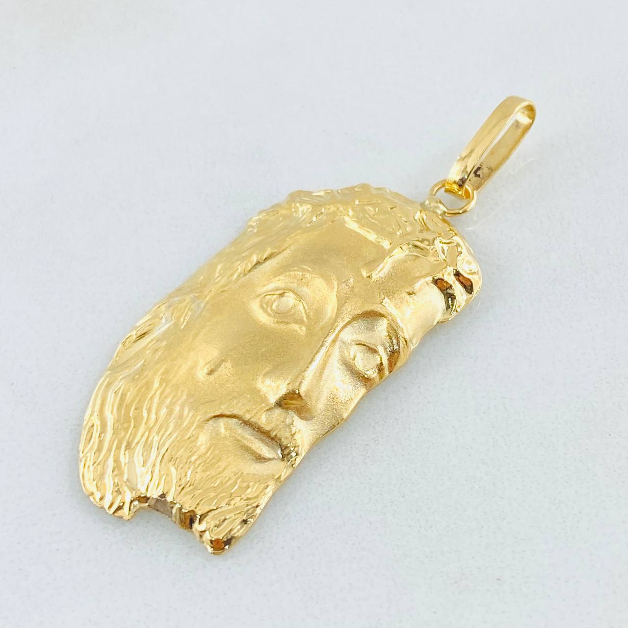 Pendant Jesus Face 3.5gr / 1 3/4 in / 18K Gold