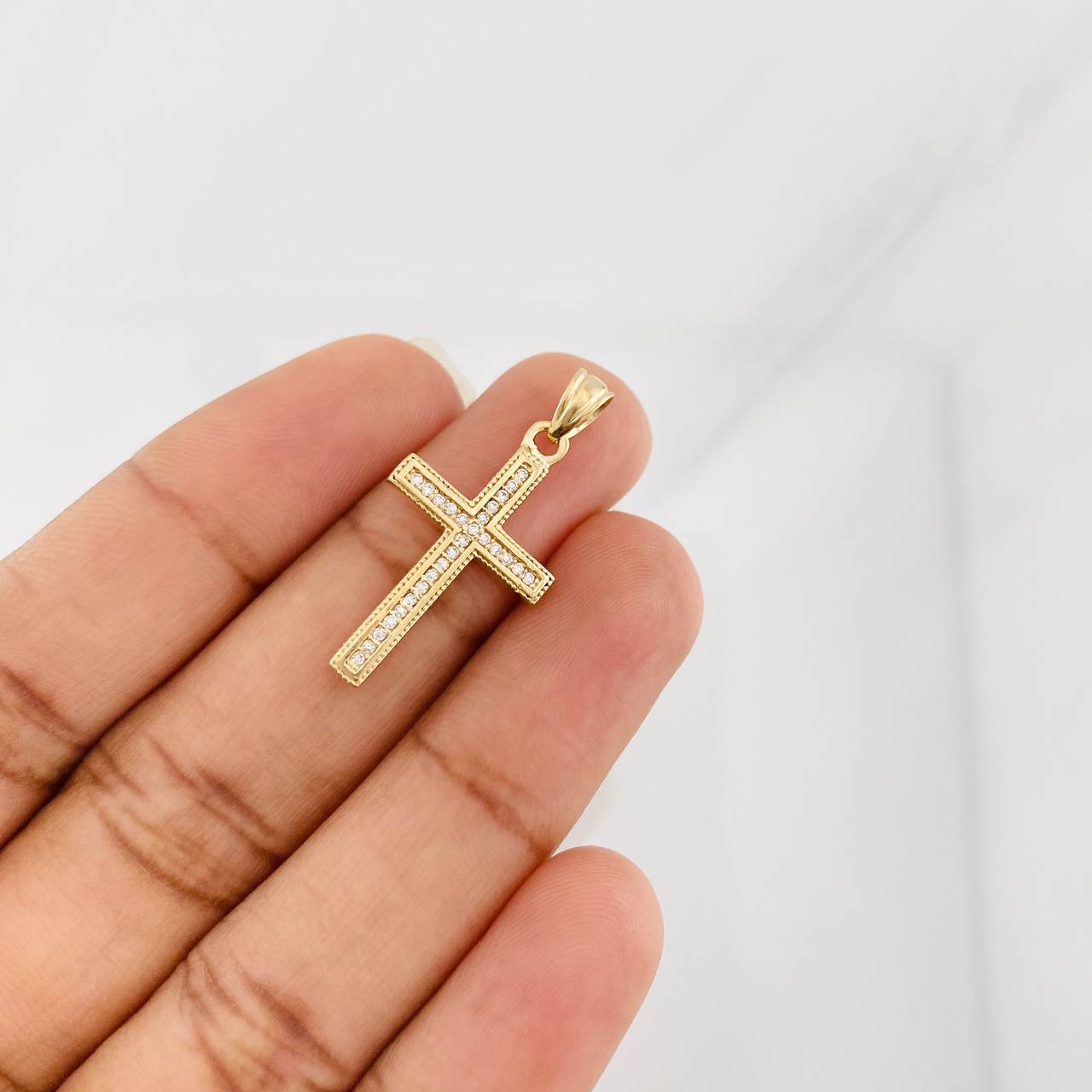 Pendant Cross 2.2g / 1 1/4 in Yellow Gold 18K