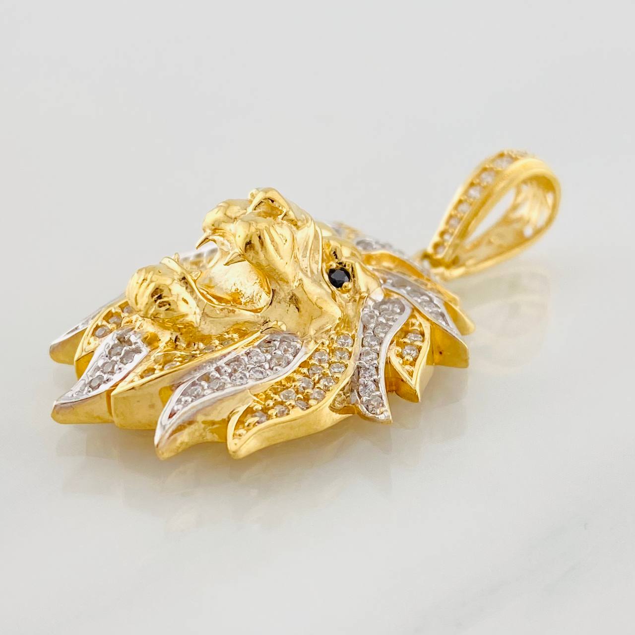 Dije Leon 8g / 1 1/2 in Dos Oros Amarillo Blanco 18K