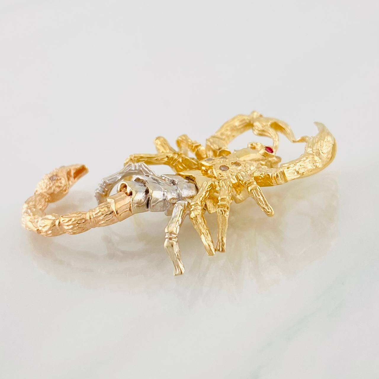 Scorpion Pendant 7.85g / 1 1/2 in Three Golds 18K