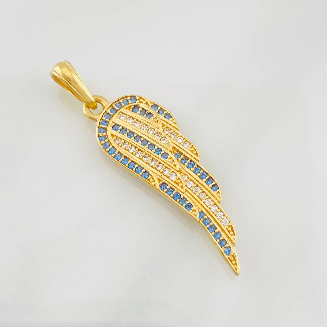Dije Ala 2.85g / 1 1/2 in Oro Amarillo 18K
