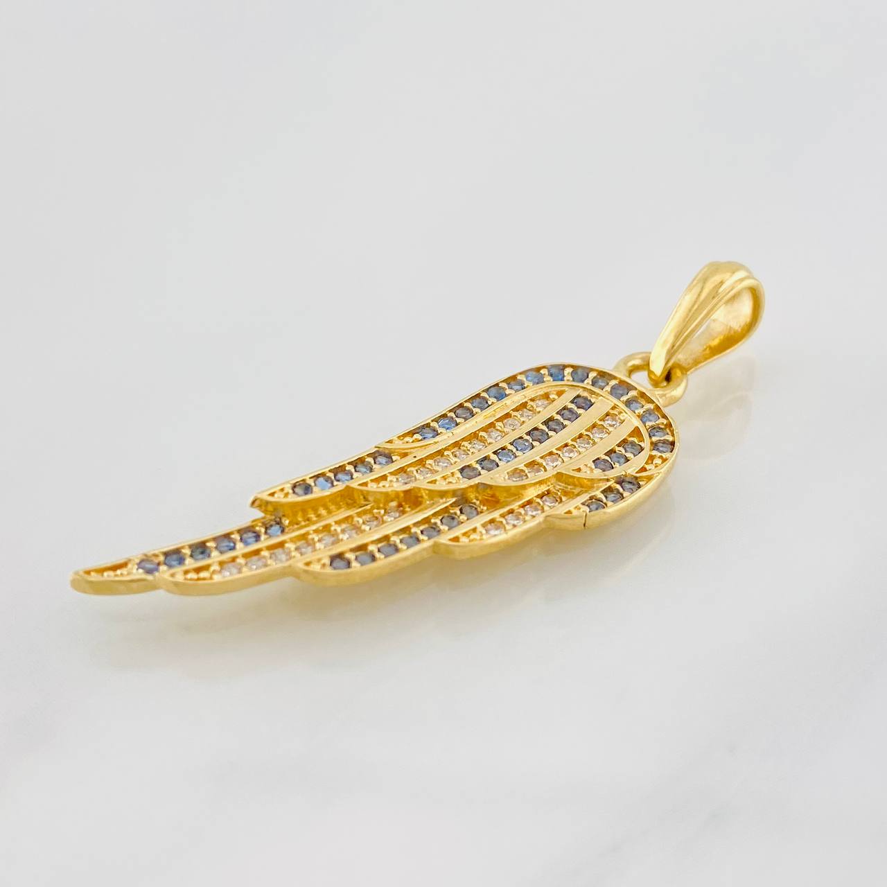 Dije Ala 2.85g / 1 1/2 in Oro Amarillo 18K