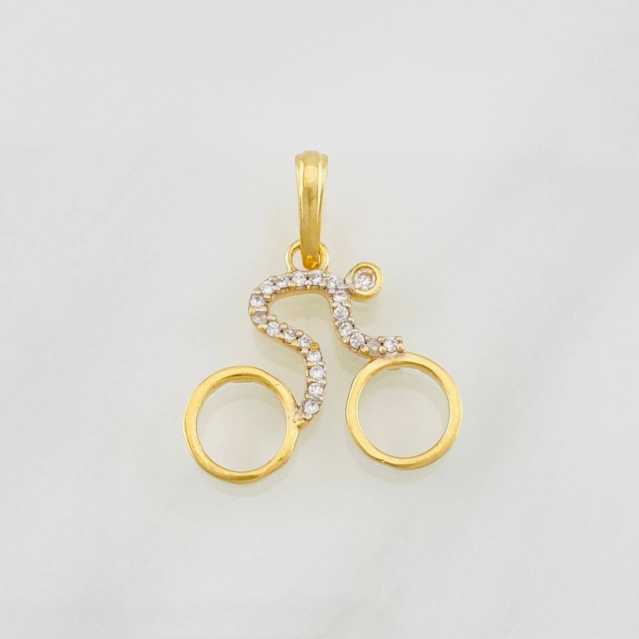 Cyclist Pendant 1.55g / 3/4 in Yellow Gold 18K