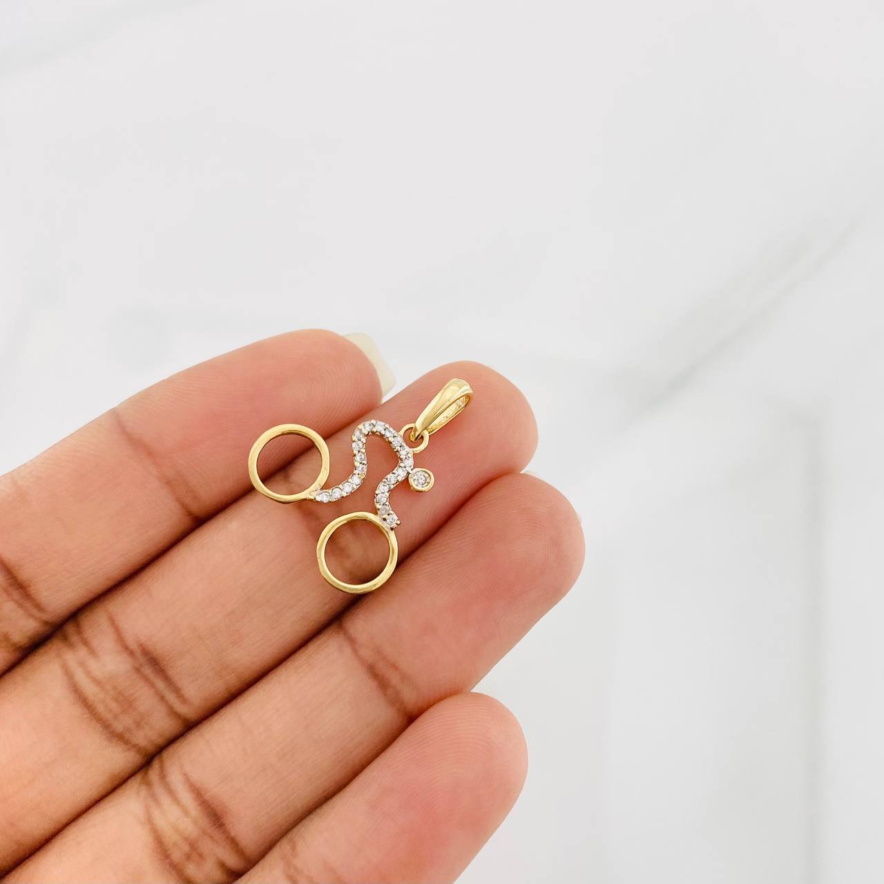 Cyclist Pendant 1.55g / 3/4 in Yellow Gold 18K