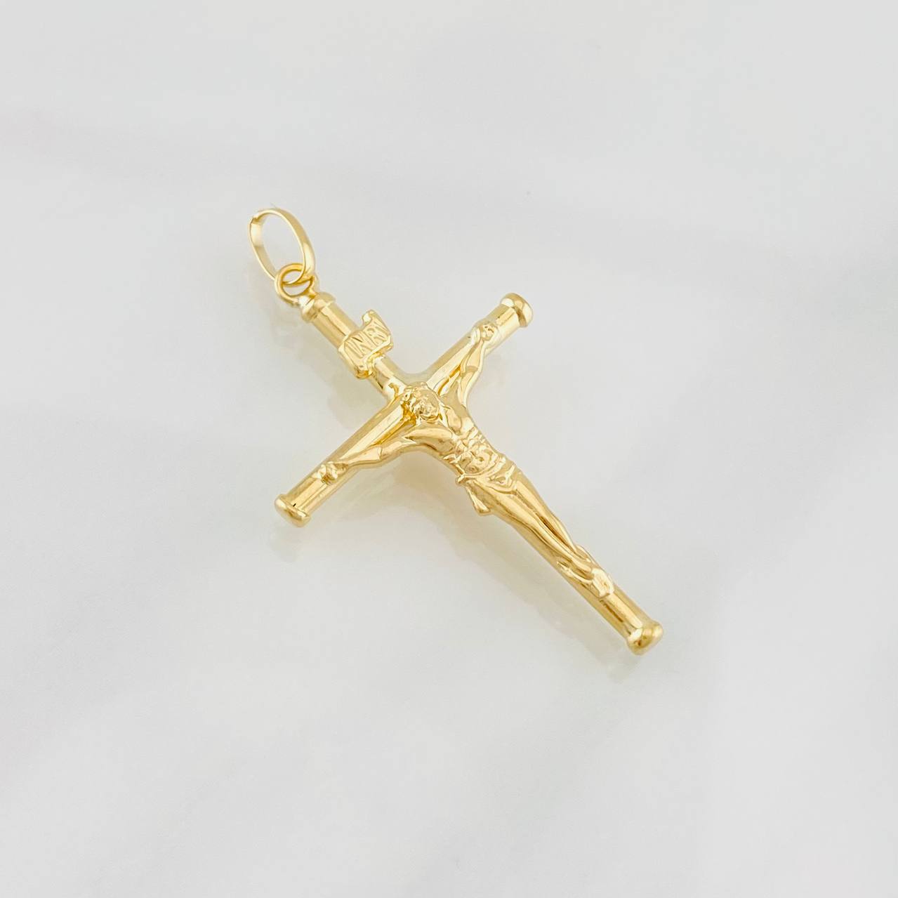 Dije Cruz Cristo 1.4g / 1 1/2 in Oro Amarillo 18K