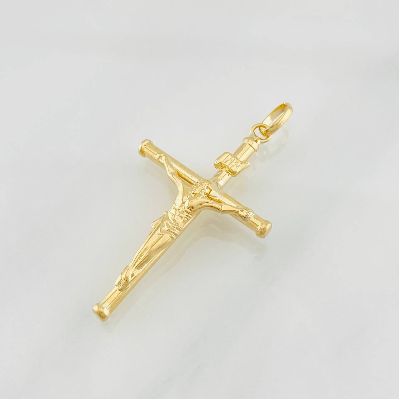 Dije Cruz Cristo 1.4g / 1 1/2 in Oro Amarillo 18K
