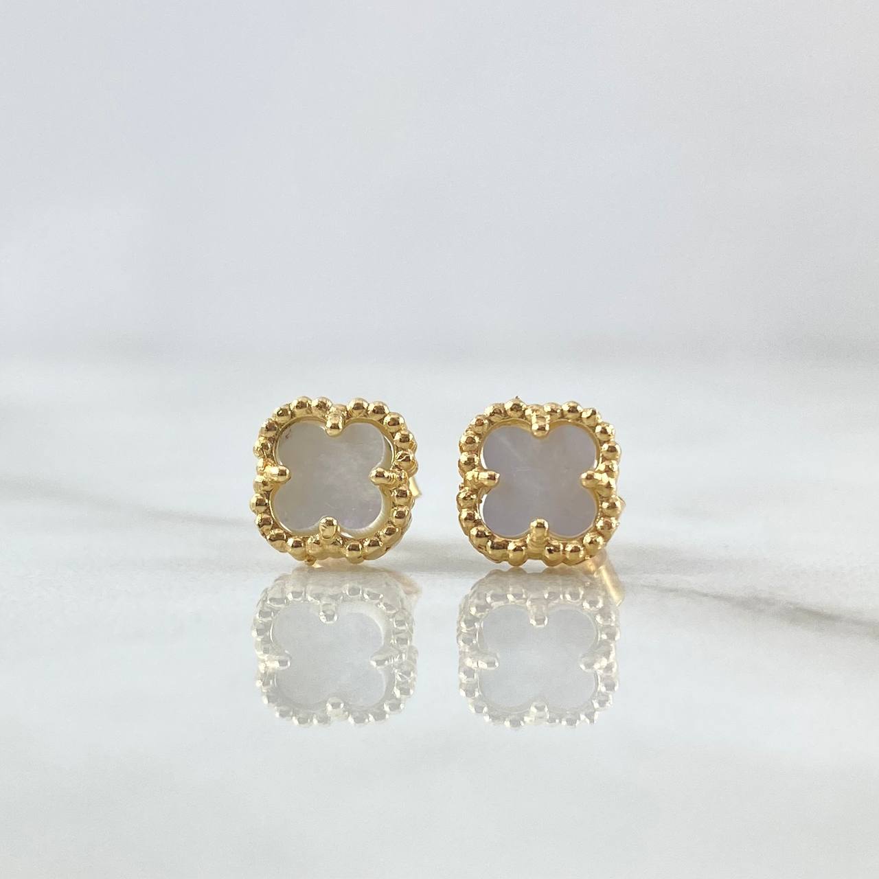 Topos Trebol VCyA 2.2gr / 7.2mm Nacar Blanco Punteado Oro Amarillo Nac.Esp. 18K