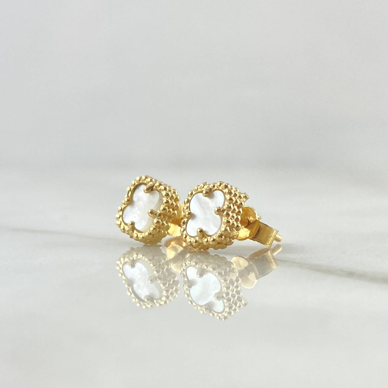 Topos Trebol VCyA 2.2gr / 7.2mm Nacar Blanco Punteado Oro Amarillo Nac.Esp. 18K
