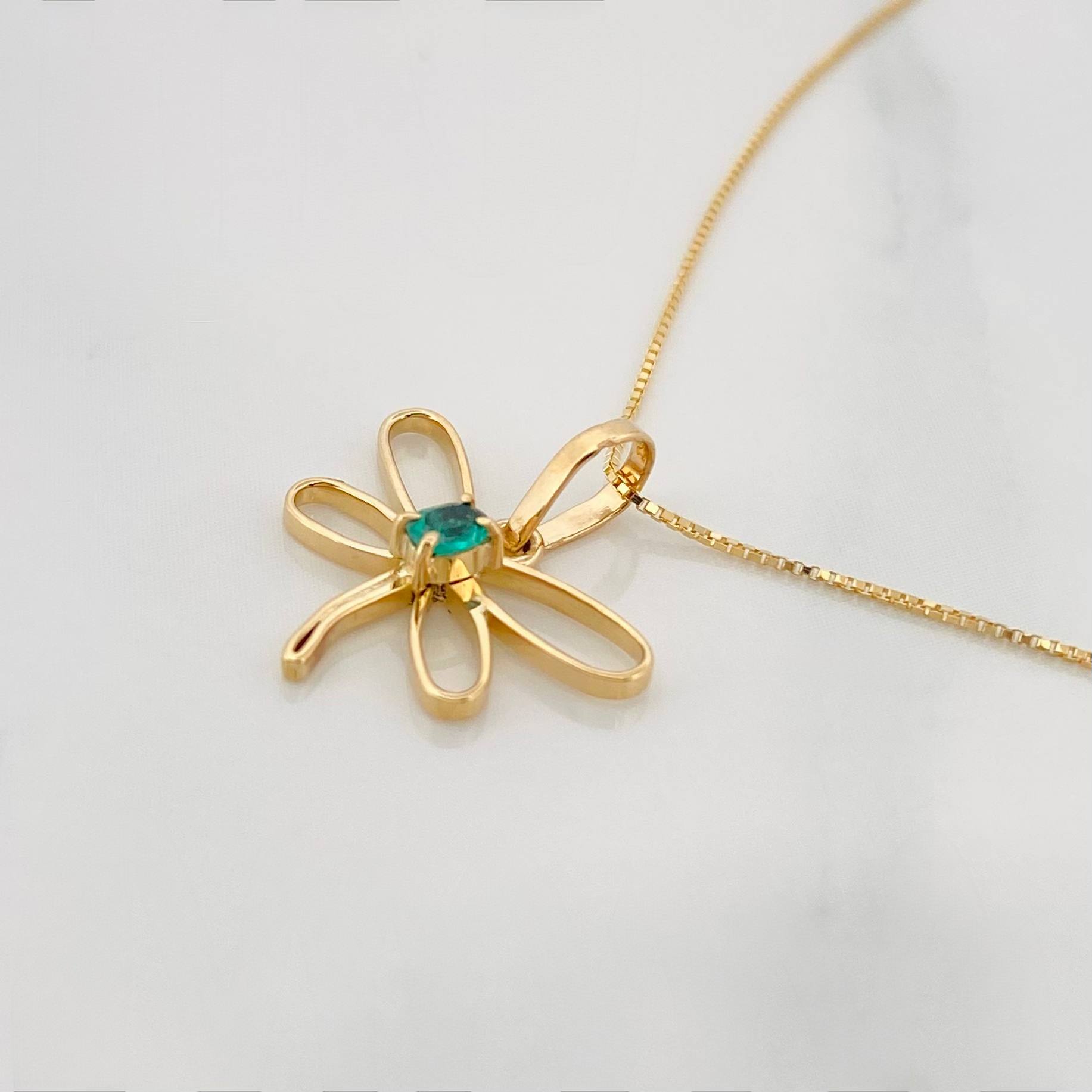 Set Cadena Veneciana + Dije Libelula esmeralda 0.4 pts / 1.6g / 16 in Oro Amarillo 18K