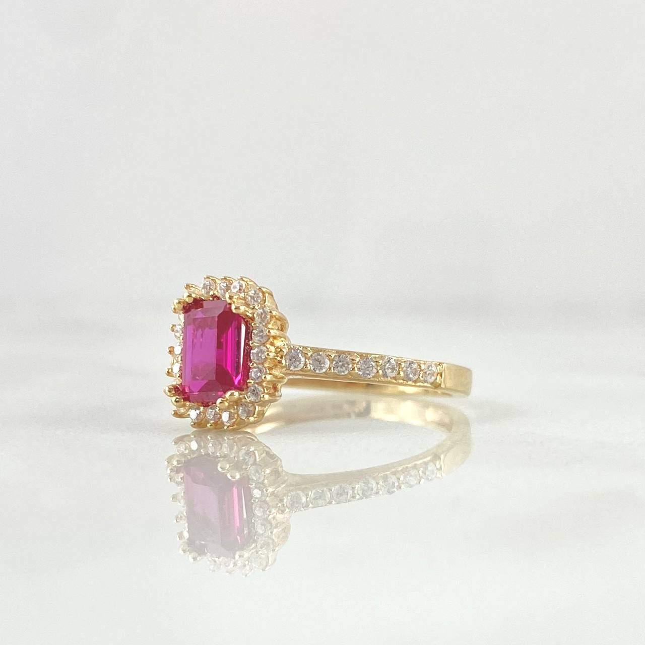 Ring Solitaire Rectangular Halo 2.5gr / Size 6 1/4 / White Fuchsia Zircons 18K Yellow Gold