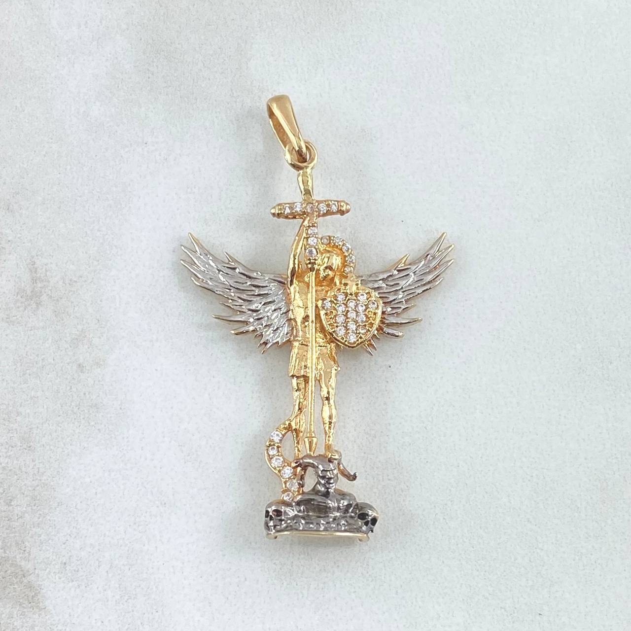 Dije San Miguel Arcangel 5.85gr / 4.5cm / Circones Blancos  Dos Oros Amarillo Blanco 18K