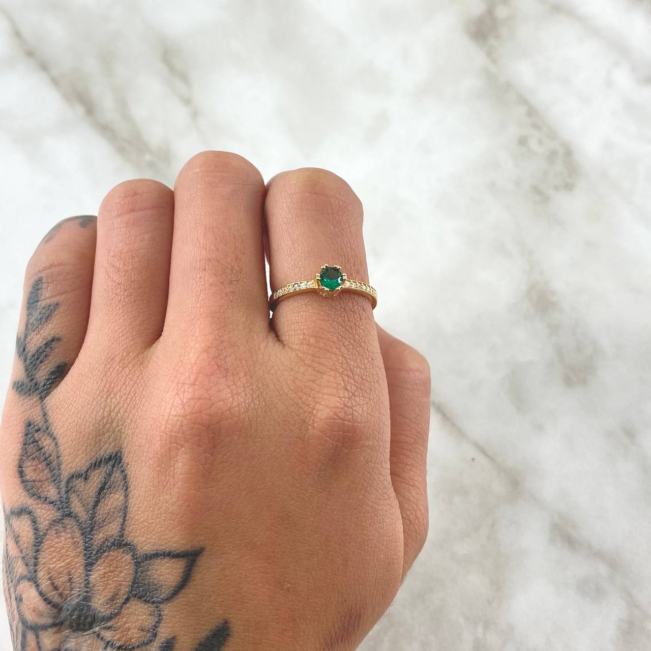Anillo Solitario Seis Puntas 1.8gr / T6 1/4 / Circones Blancos Verde Oro Amarillo 18K