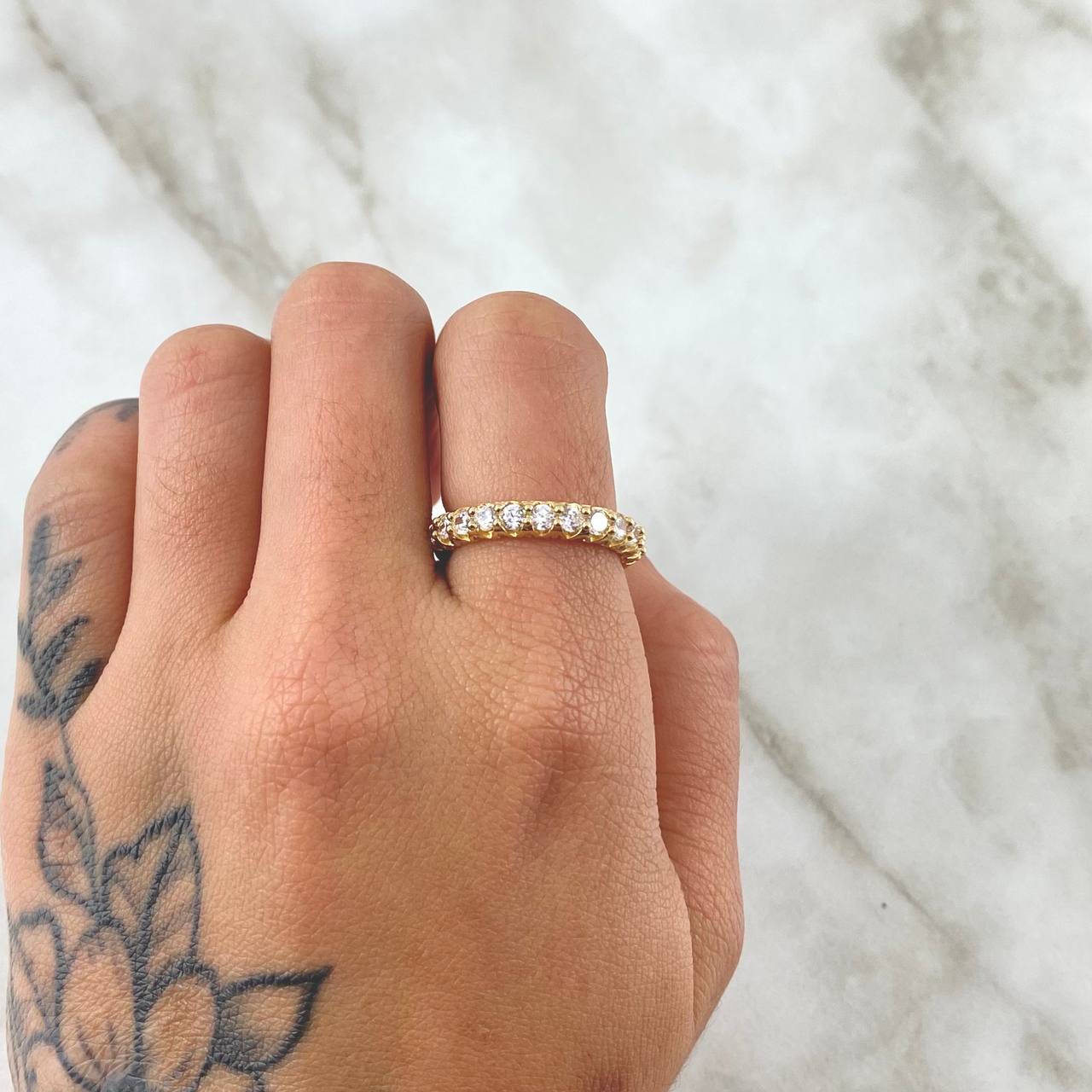 Anillo Churumbela Vertebral 2.85gr / T6 / Circones Blancos Oro Amarillo 18K