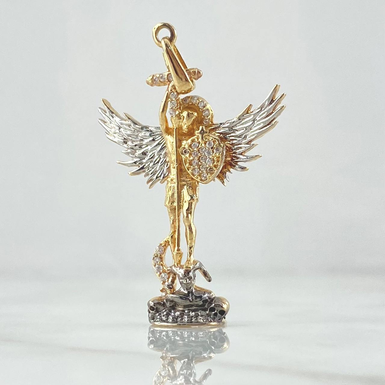 Dije San Miguel Arcangel 5.85gr / 4.5cm / Circones Blancos  Dos Oros Amarillo Blanco 18K